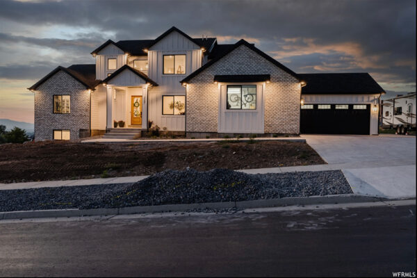 Front of house view of custom built home in boise idaho