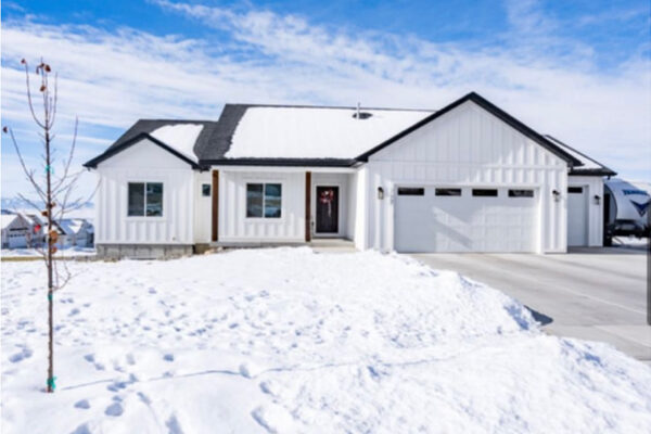 Front view of custom built home in boise idaho