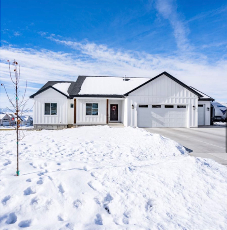 Front view of custom built home in boise idaho