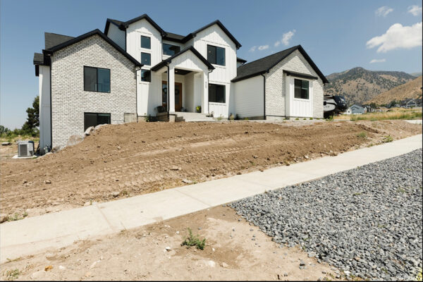 Front of house view of custom built home in boise idaho