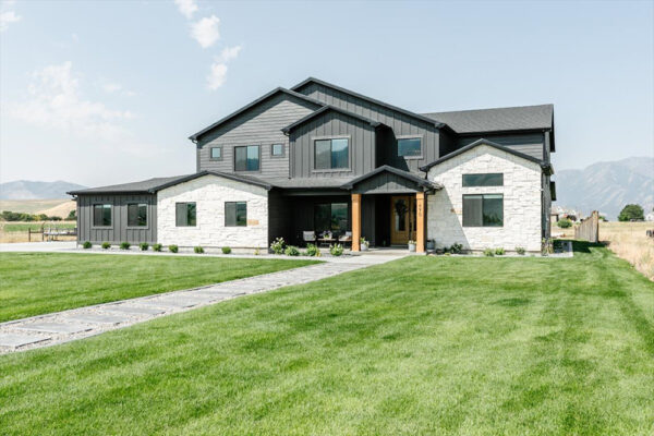 Front of custom built home with mountain range in background by KJ custom builders in Boise Idaho