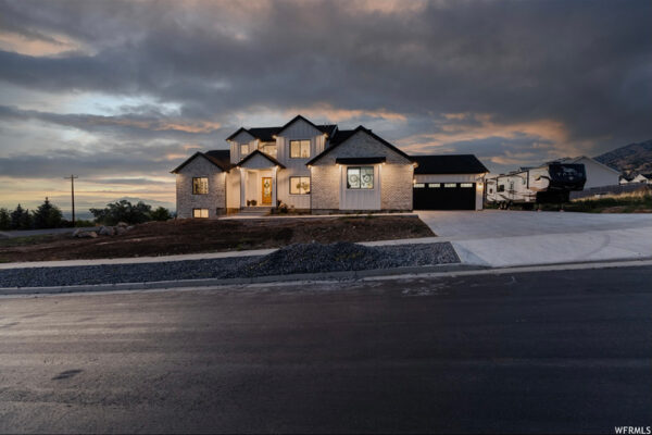 Front view of custom built home in boise idaho