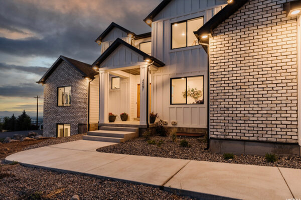 Front walkway entrance of custom built home in Boise idaho