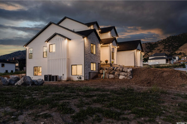 Side yard view of custom built home in boise idaho